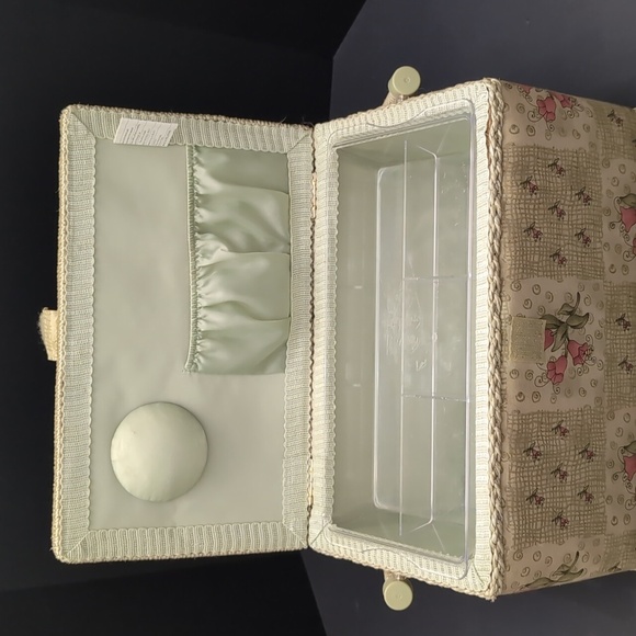 VGT,Cream,Floral,Woven Handle Sewing Basket. - Picture 10 of 15